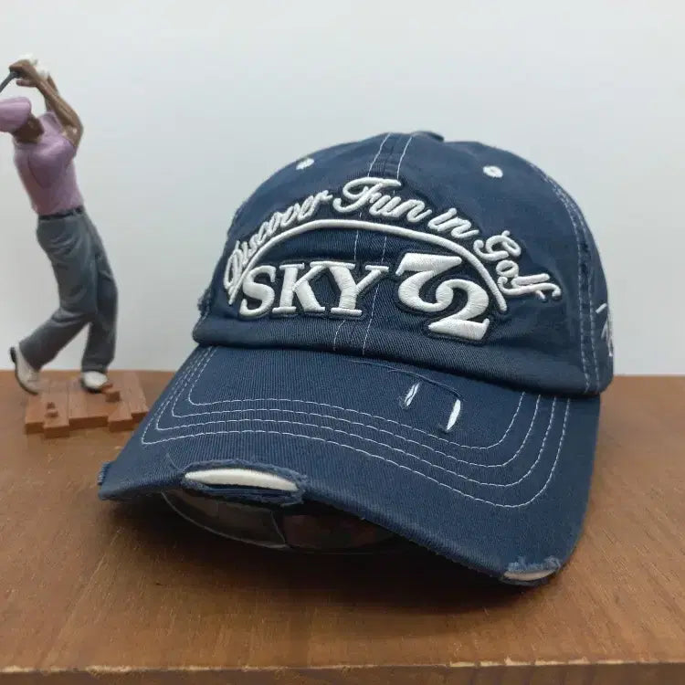 [BUNJANG] SKY72 Golf Club Vintage Lettering Logo Embroidered Sports Ball Cap Navy / 스카이72 골프클럽 빈티지 데미지 레터링 로고 자수 스포츠 볼캡 모자 네이비