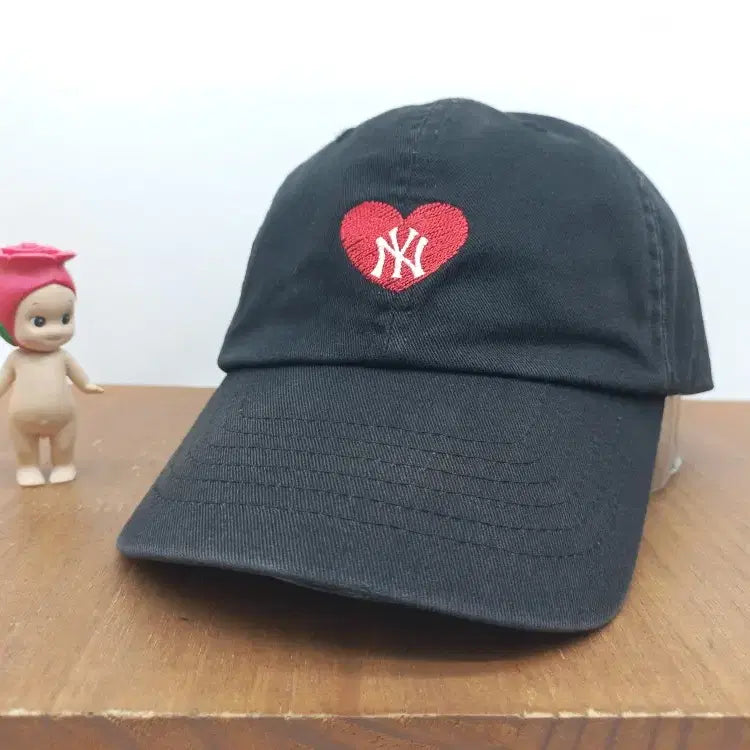 [BUNJANG] MLB Heart Front Logo New York Yankees NY Unstructured Baseball Cap Black / MLB 하트 프론트 로고 뉴욕양키스 NY 언스트럭쳐 야구모자 볼캡 블랙