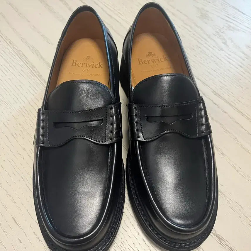 [BUNJANG] Berwick 1707 Suede Loafers (Size 8) / [쿨거시 택포 및 할인가능]블랭크룸 버윅 berwick 1707