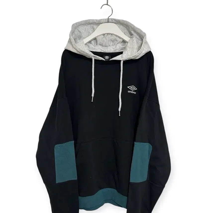 [BUNJANG] Umbro Logo Black Hoodie / 엄브로 로고 블랙 후드티