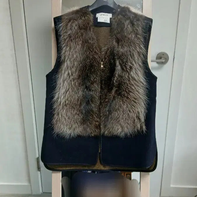 [BUNJANG] LEWITT 100% Raccoon Fur Vest / 라쿤털100%  LEWITT 르윗  모피조끼 털조끼 모피