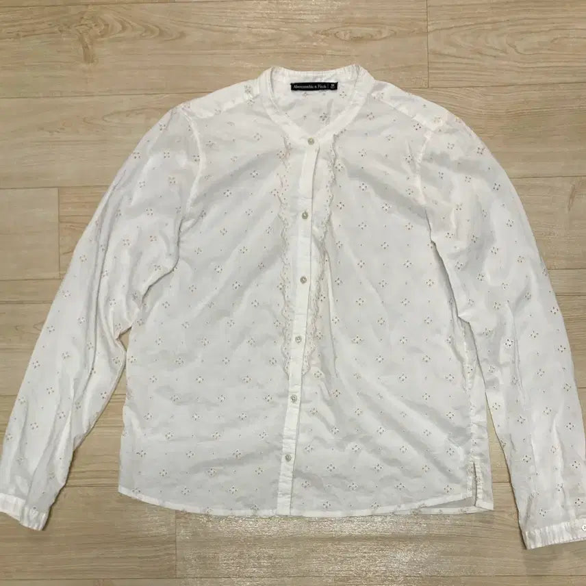 [BUNJANG] Abercrombie & Fitch Eyelet Lace Blouse Shirt / 아베크롬비 아일렛 펀칭 레이스 블라우스 셔츠