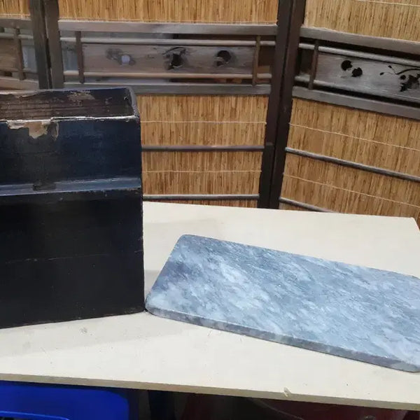 [BUNJANG] 1800s Japanese Wooden Box with Marble Stand / 1800년대 나무 상자와 대리석 받침대