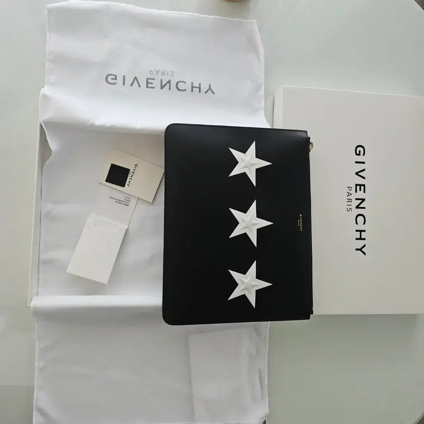 [BUNJANG] Givenchy Star Clutch Black / 지방시 클러치