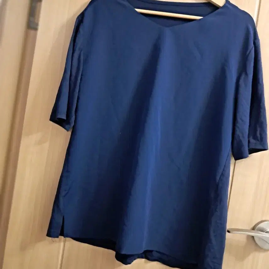 [BUNJANG] Basic V-Neck Short Sleeve T-Shirt Navy / 기본 브이넥 반팔 티셔츠 네이비