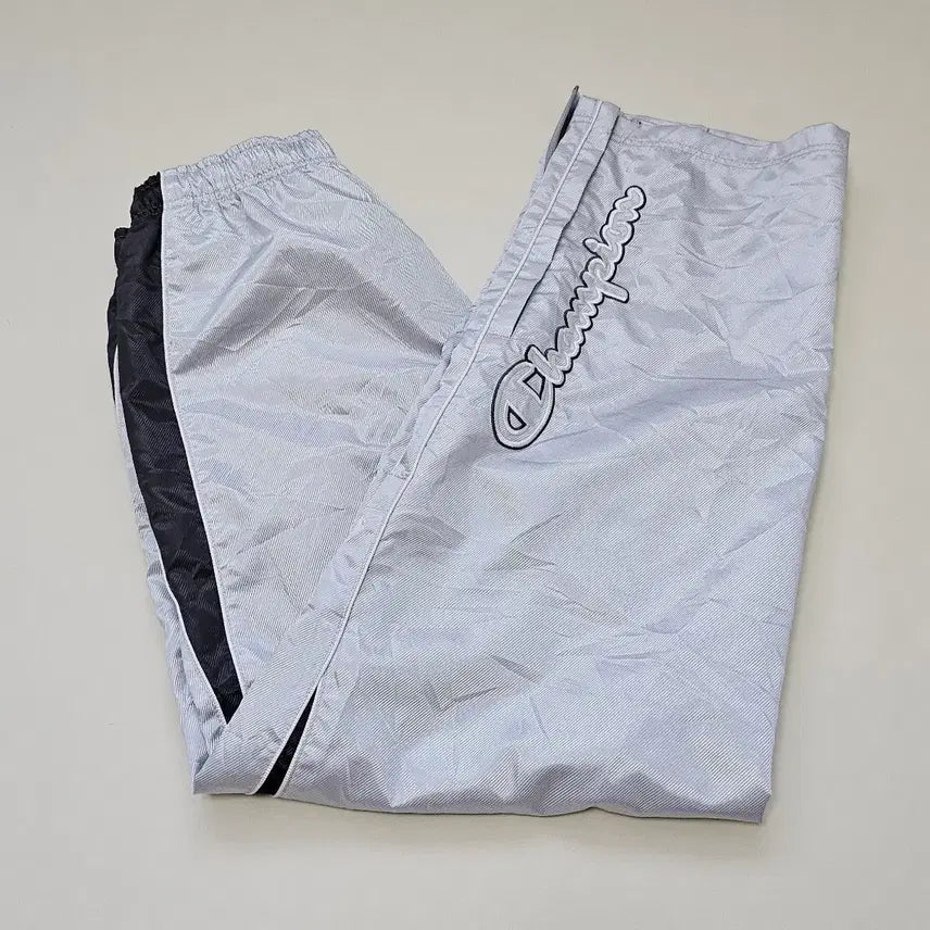 [BUNJANG] Champion Nylon Y2K Track Warm-up Training Pants Medium / 챔피온 나일론 올드스쿨 Y2K 트랙 윔업 트레이닝 팬츠 M