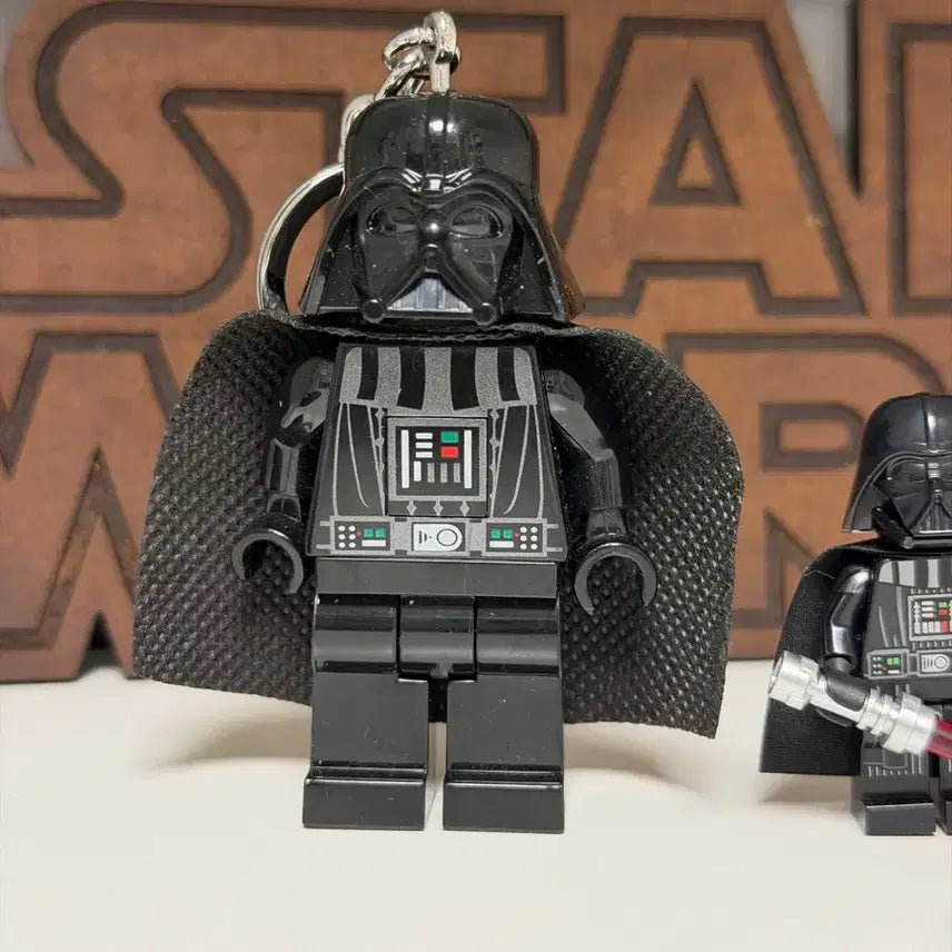 [BUNJANG] LEGO Star Wars Darth Vader Keychain with Light Function / 레고 스타워즈 다스베이더 키링 (라이트 기능)