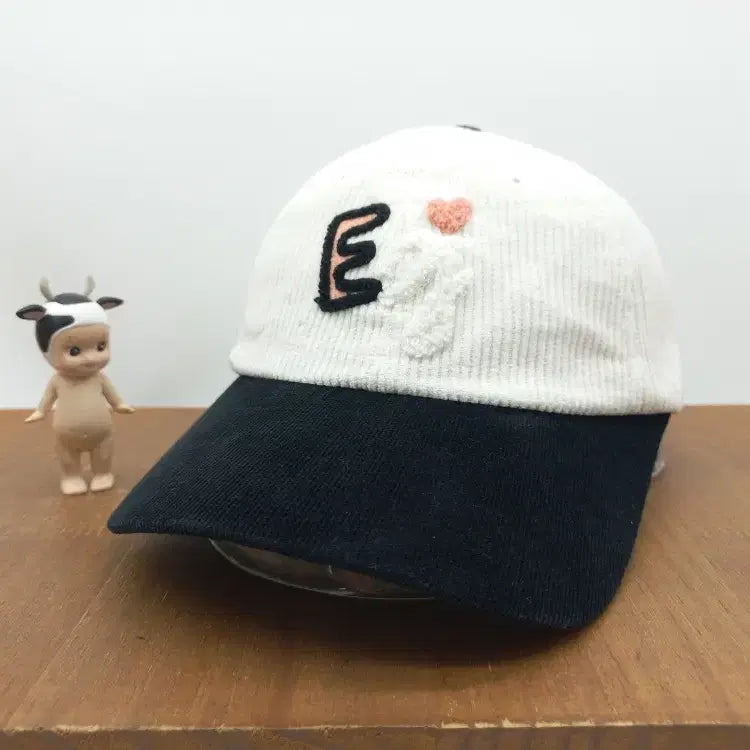 [BUNJANG] ELLE GOLF Corduroy Heart Embroidery Ball Cap White Black / 엘르골프 부클 자수 하트 코듀로이 볼캡 골덴 배색 골프 모자 화이트 블랙