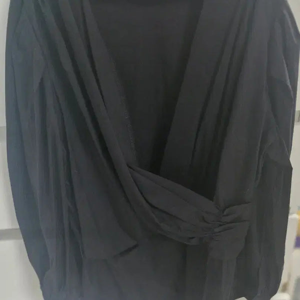 [BUNJANG] Black Wrap Style Blouse / 블랙 랩 스타일 블라우스