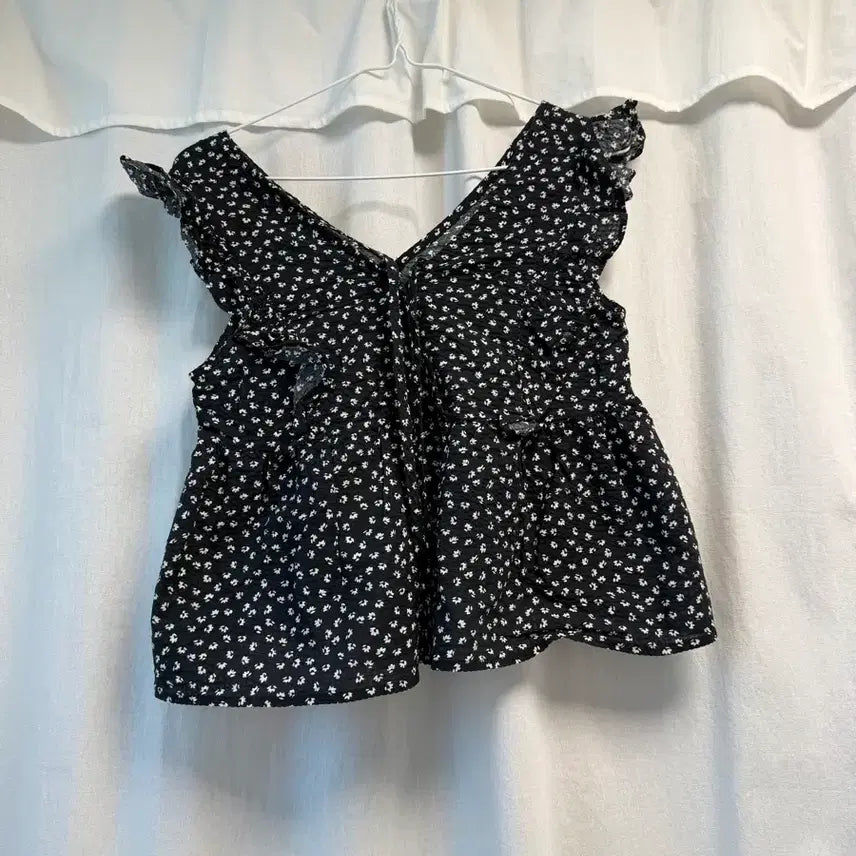 [BUNJANG] Black Floral Ruffle Camisole / 프릴 나시