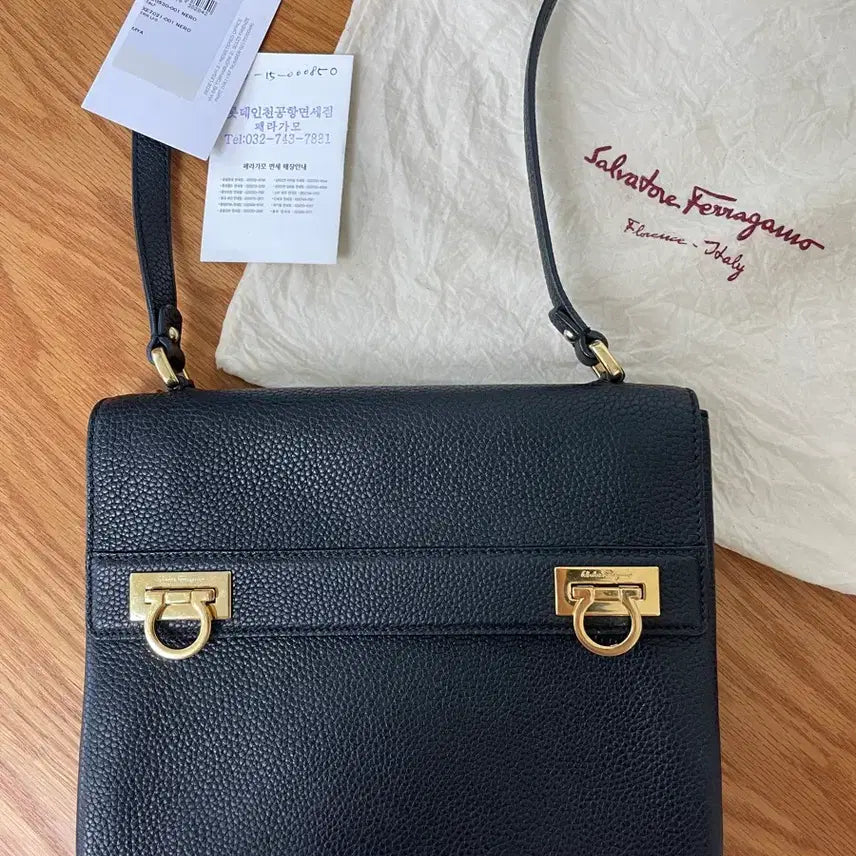 [BUNJANG] Salvatore Ferragamo Gancini Shoulder Bag Black / 정품] 페라가모 블랙 간치니 숄더백