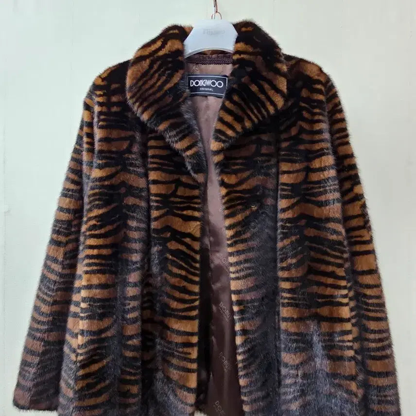 [BUNJANG] Dongwoo Fur Zebra Pattern Mink Coat / 동우모피 사가밍크 밍크코트 55~77초