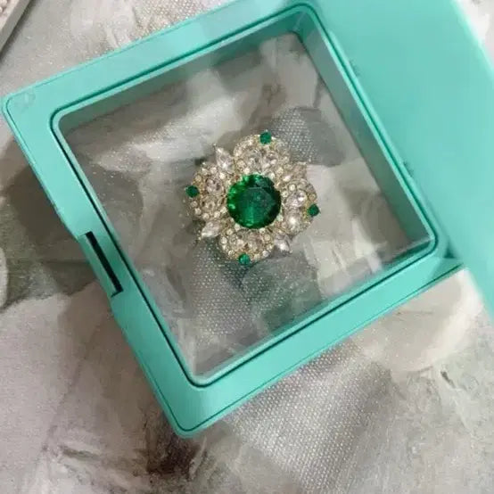 [BUNJANG] Emerald Green Cubic Flower Brooch / 큐빅 브로치 /짙은 에메랄드빛 컬러톤 그린 큐빅 꽃 모양 큐빅 브로치