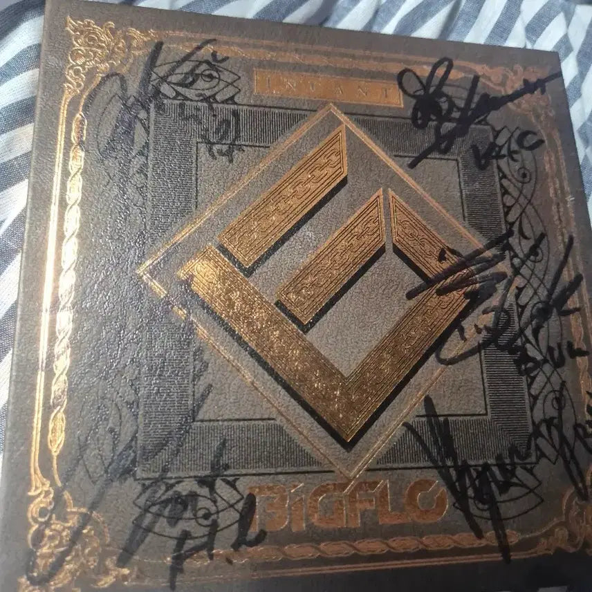 [BUNJANG] Bigflo Mini Album Vol. 3 'Invant' Signed Album / 빅플로 미니3집 Invant 앨범 친필 사인