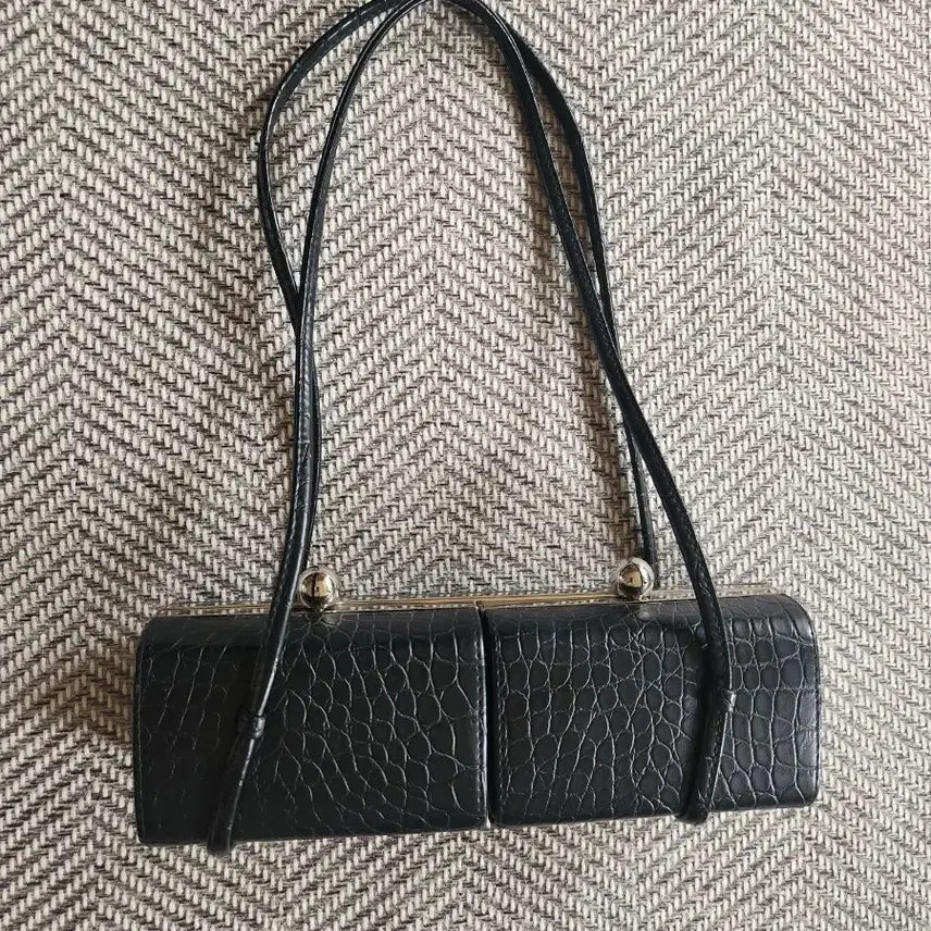 [BUNJANG] Crocodile Embossed Frame Shoulder Bag / 크로코앰보 프레임 숄더백