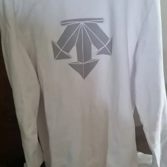 [BUNJANG] Descente Sweatshirt White L / 급처]   데상틍맨투맨화이트.  L