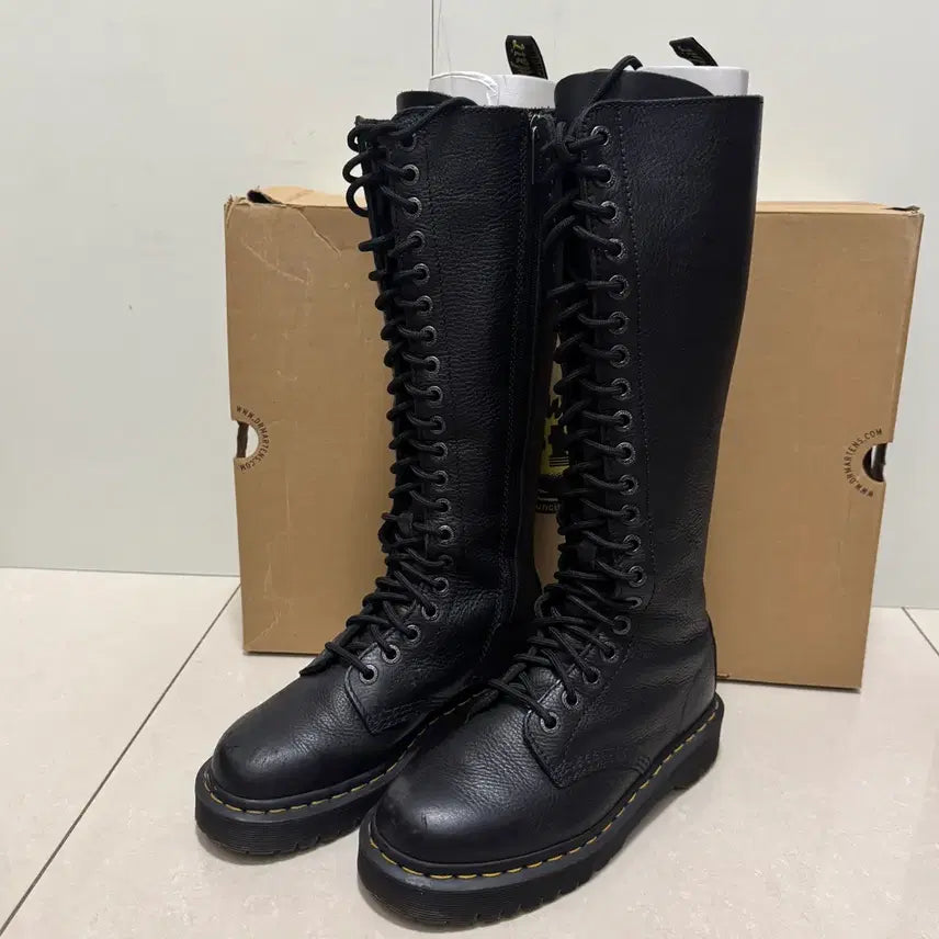 [BUNJANG] Dr. Martens 1B60 Bex Leather Boots / 닥터마틴 1B60 Bex 240