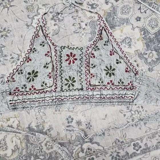 [BUNJANG] Unique Embroidered Sleeveless Top / 치앙마이 독특한 자수 탑