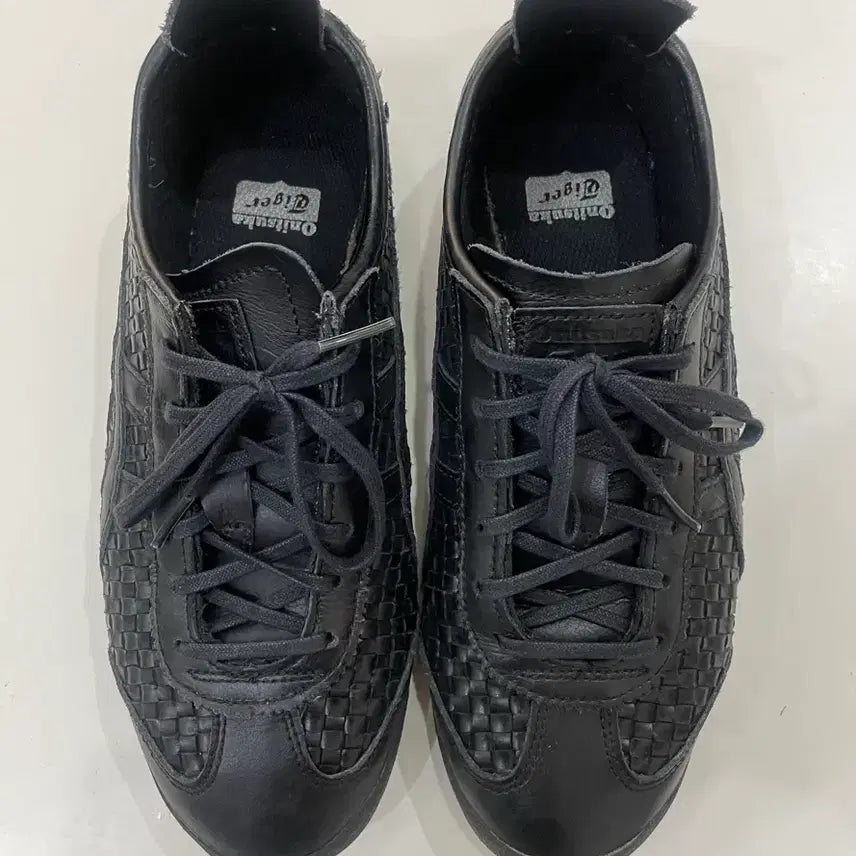 [BUNJANG] Onitsuka Tiger Black Leather Sneakers Size 37 / 오니츠카타이거 블랙 37