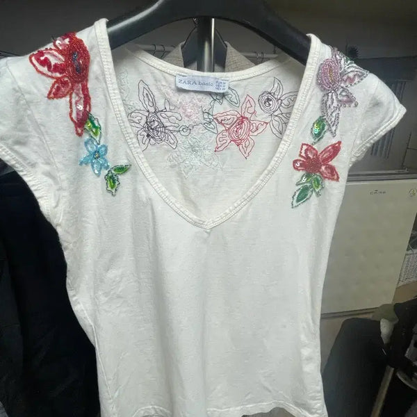 [BUNJANG] ZARA BASIC White Flower Beaded T-Shirt / ZARA BASIC 화이트 플라워 비즈 장식 티셔츠