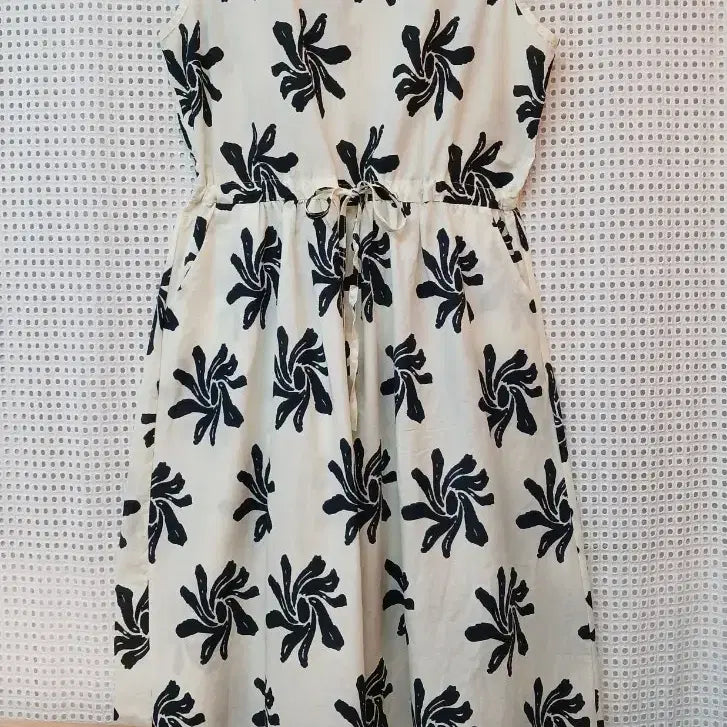 [BUNJANG] Pinwheel Sleeveless Dress / 바람개비 민소매 원피스 55정도