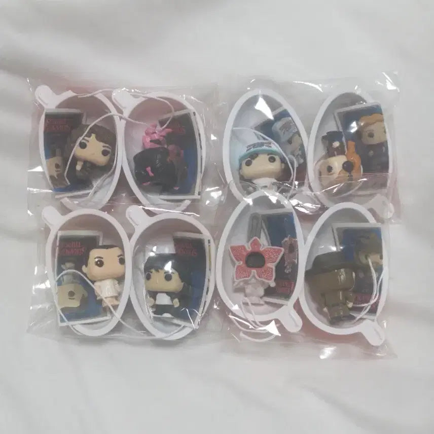 [BUNJANG] Stranger Things Kinder Joy Keychain Set / 기묘한 이야기 킨더조이 키링 8종 일괄
