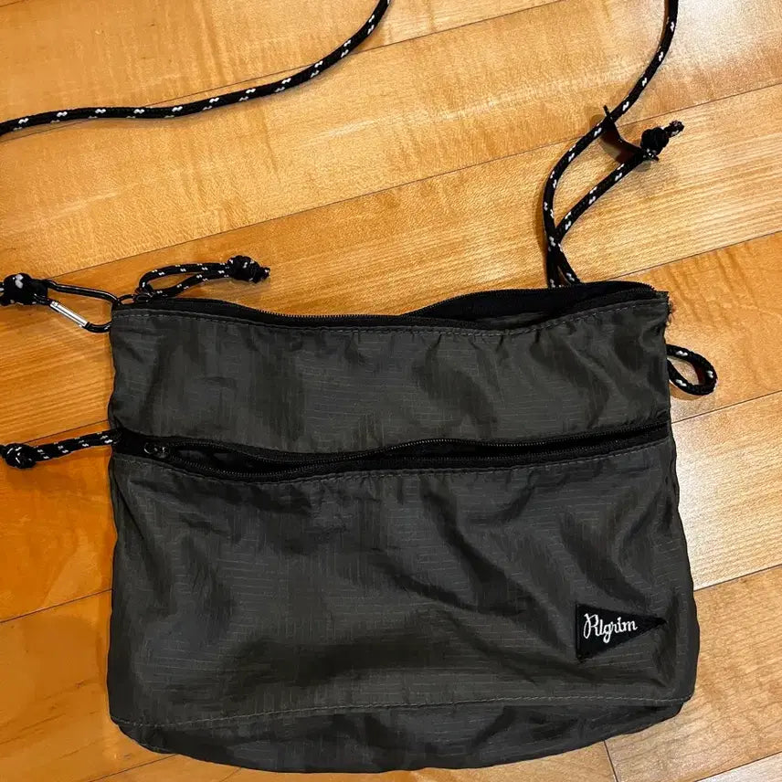 [BUNJANG] Pilgrim Surf Sacoche Mini Crossbody Bag / 필그림 서프 사코슈 ( 미니 크로스백 )