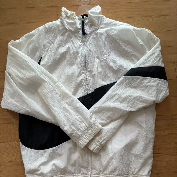 [BUNJANG] Nike Windbreaker Jacket White Black / 나이키 바람막이 자켓 화이트 블랙