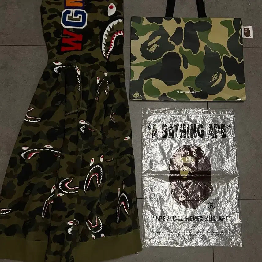 [BUNJANG] BAPE Shark Camo Green Shark Hoodie Zip-Up / 베이프 샤크카모 녹계 그린 샤크 후드집업