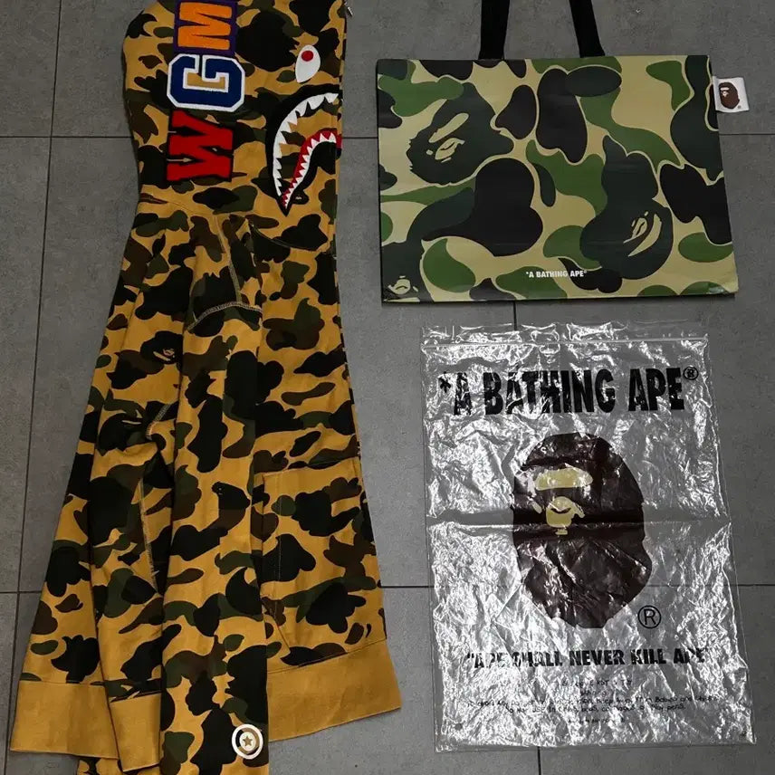[BUNJANG] BAPE Yellow Shark Full Zip Hoodie / 베이프 옐로우 황계 샤크 후드집업