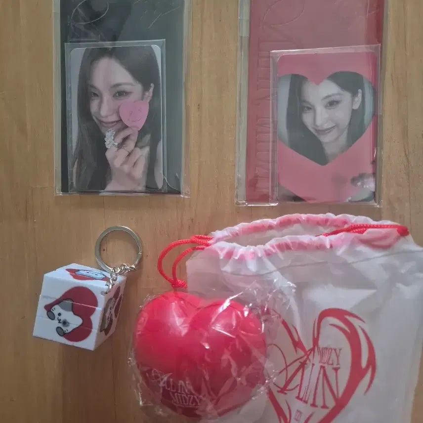 [BUNJANG] ITZY Fanmeeting Day 1 & Day 2 Photocard + Gift Bundle Set / ITZY 있지 팬미팅 Fanmeeting Day1 day2 포카+기프트