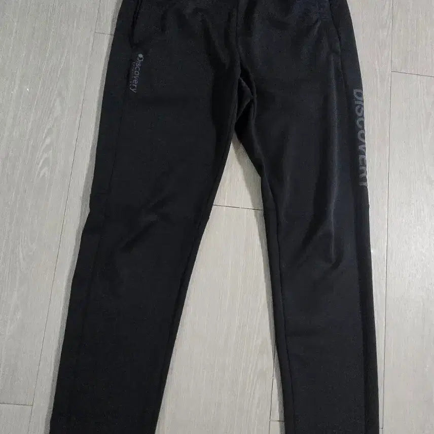 [BUNJANG] Discovery Sports Logo Pocket Pants Black / 디스커버리 스포츠 일자 팬츠 블랙
