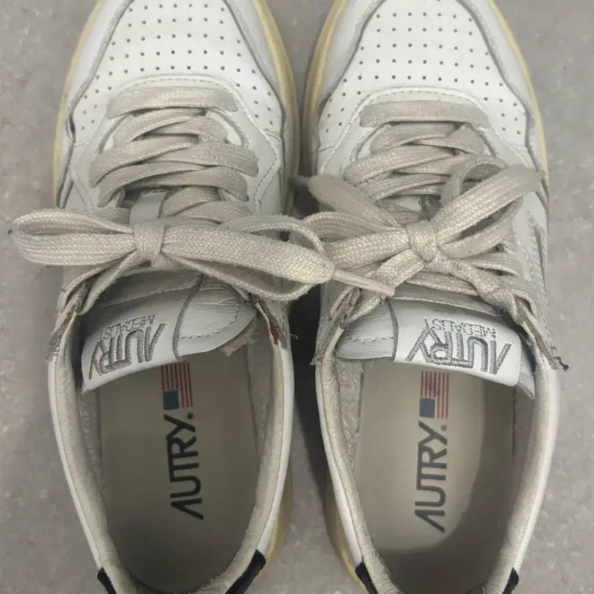 [BUNJANG] Autry Medalist White Size 36 / 오트리 메달리스트 화이트 36사이즈