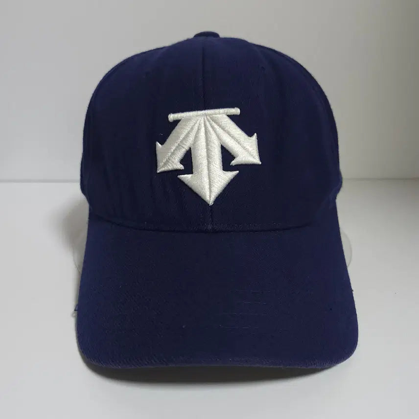 [BUNJANG] Descente Navy Embroidered Logo Baseball Cap / 데상트 네이비 자수 로고 볼캡 모자 버클