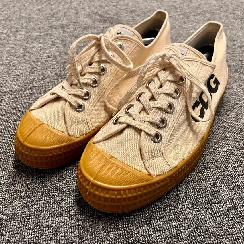 [BUNJANG] Novesta x CDG Beige Sneakers / [280] 노베스타 X CDG 스니커즈 베이지 43