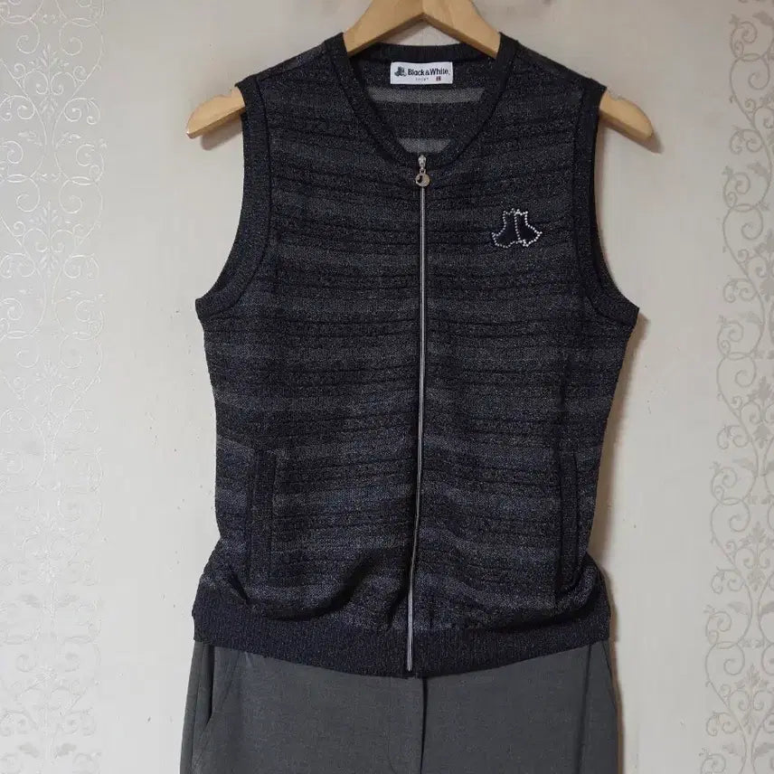 [BUNJANG] Black & White Punching Zip-Up Vest L / 블랙앤화이트  펀칭 세미 시스루 집업 조끼 L 66