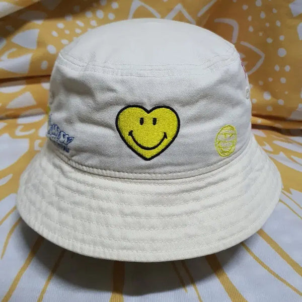 [BUNJANG] New Era Smiley World Heart Bucket Hat 58 / 뉴에라 스마일리 월드 하트 버킷햇 58