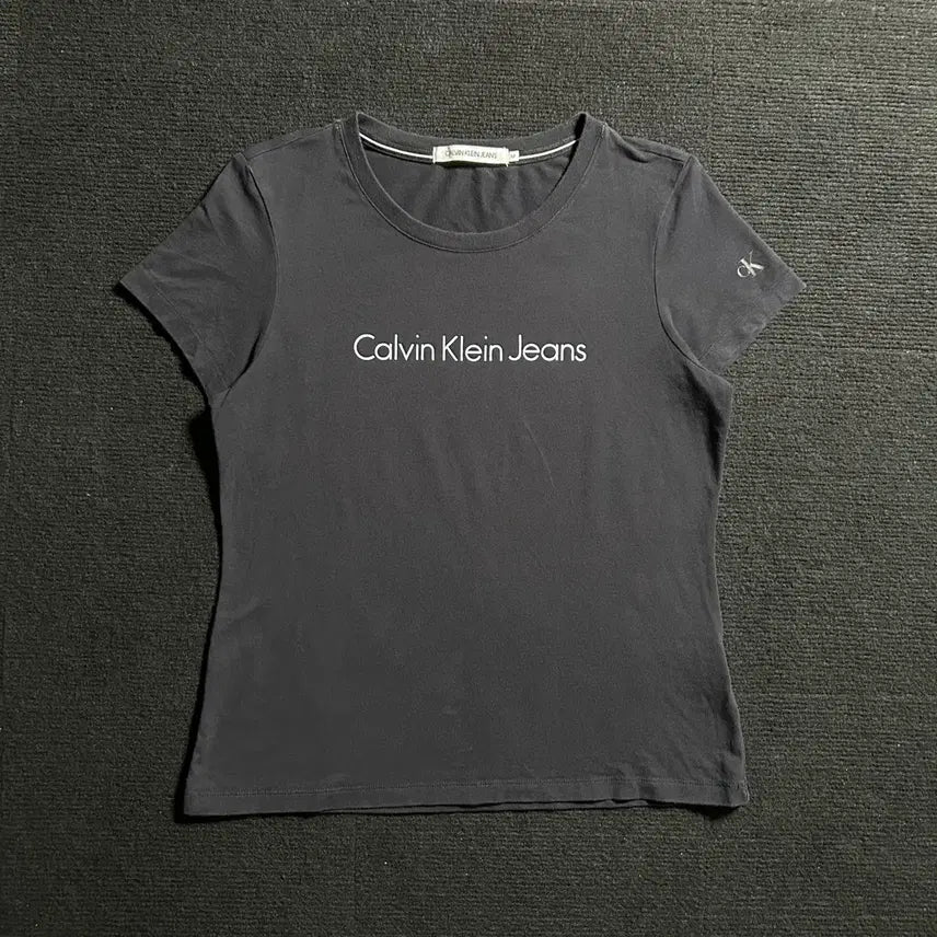 [BUNJANG] Calvin Klein Lettering Black T-Shirt / 캘빈클라인 레터링 블랙 반팔티셔츠