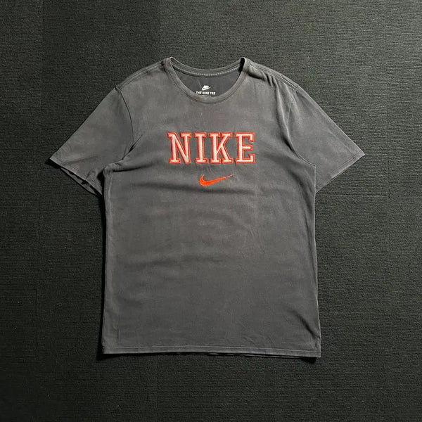 [BUNJANG] Nike Charcoal Embroidered Logo T-Shirt / 나이키 차콜 자수로고 반팔티셔츠
