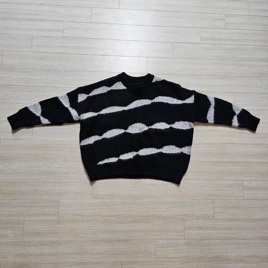 [BUNJANG] Black Knit Sweater / 블랙 니트티 스웨터