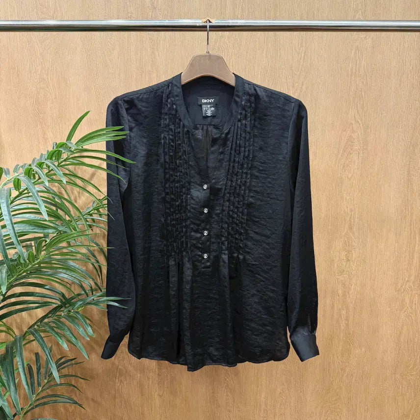 [BUNJANG] DKNY Black Long Sleeve Blouse with Front Pintuck Detail / DKNY 긴팔 셔츠 블라우스 전면 핀턱 주름 버튼 여밈 디테일 블랙