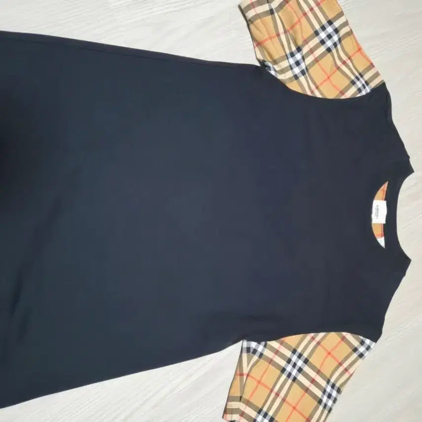[BUNJANG] Burberry Check Short Sleeve T-Shirt Black / 버버리 체크 반팔 티셔츠 블랙