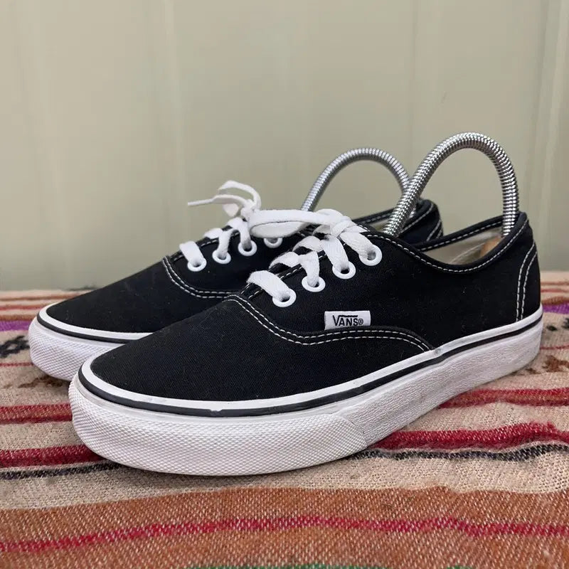 [BUNJANG] Vans Authentic Black Sneakers Size 225 / 반스 어센틱 블랙 스니커즈 225 X03292