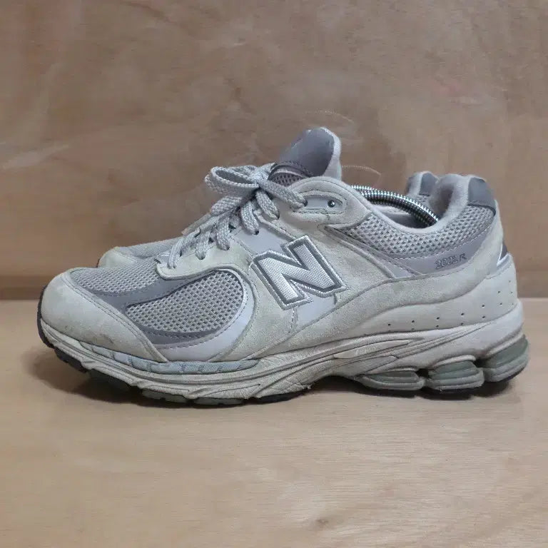 [BUNJANG] New Balance 2002 Grey Sneakers / 후루룩구제3 270 뉴발란스 2002 그레이 운동화 260819