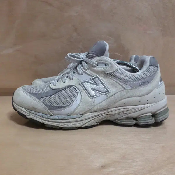 [BUNJANG] New Balance 2002 Grey Sneakers / 후루룩구제3 270 뉴발란스 2002 그레이 운동화 260819