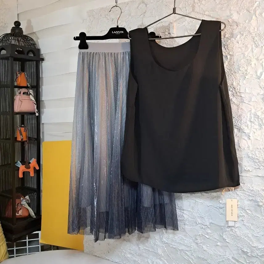 [BUNJANG] Max Studio Black Top & Pleated Skirt Set (Size 66) / 새상품 2종셋업(66) max. studio 막스스튜디오 블랙탑/ 플리츠스커트