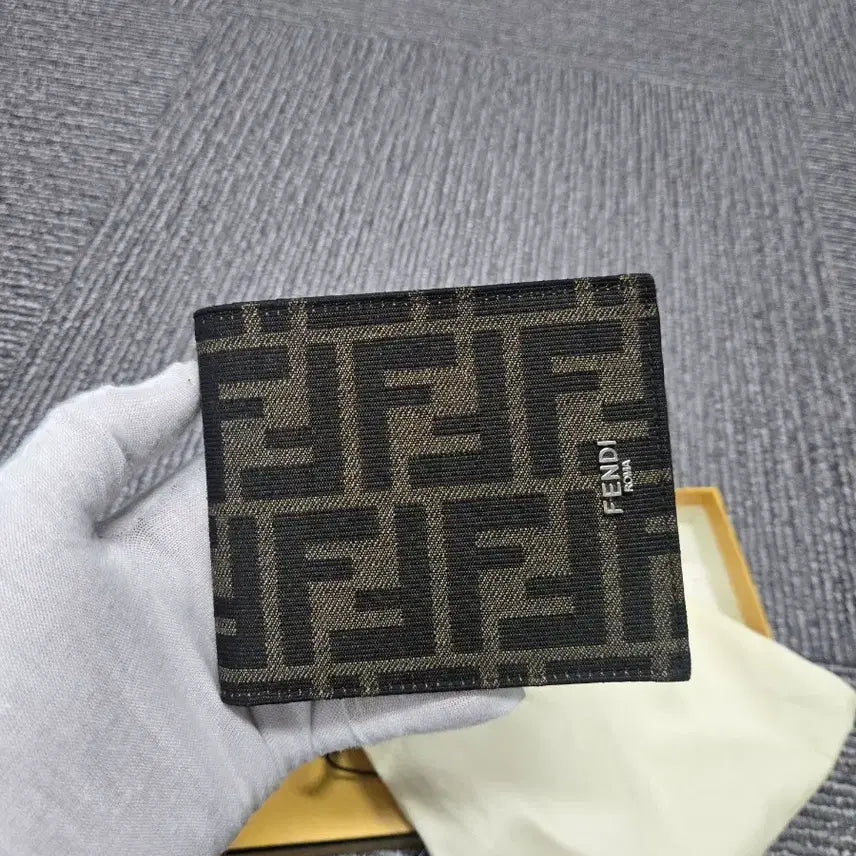 [BUNJANG] Fendi FF Jacquard Bi-fold Wallet / [특가][정품] 펜디 FF 자카드 반지갑
