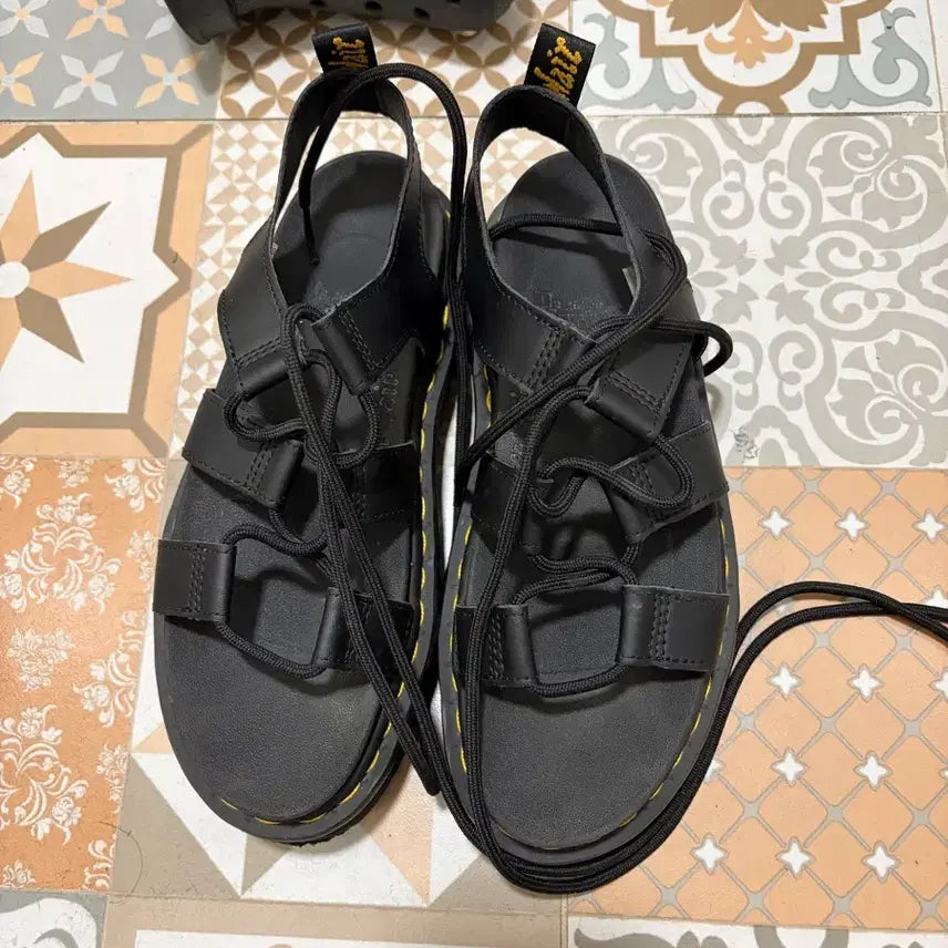 [BUNJANG] Dr. Martens Natila Sandals / 닥터마틴 나틸라