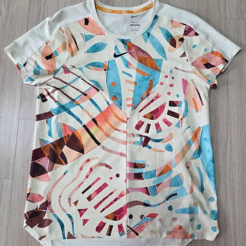 [BUNJANG] Nike Women's Graphic Short Sleeve T-Shirt / 나이키 그래픽 반팔 티셔츠