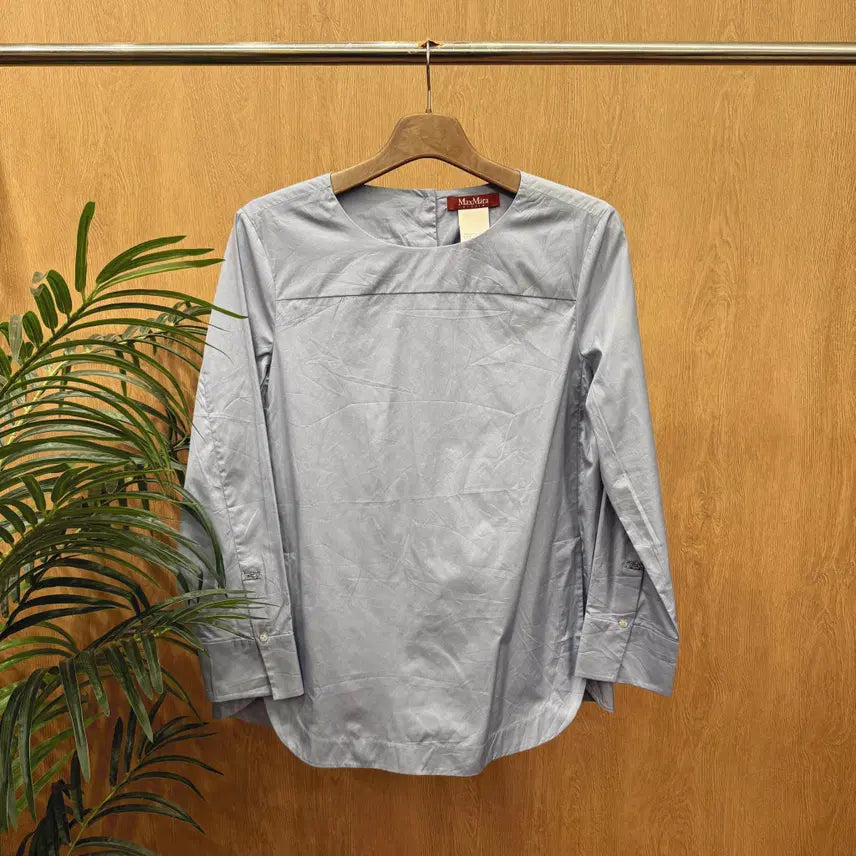 [BUNJANG] Max Mara Studio Long Sleeve Blouse with Yoke Panel and Cuff Details in Light Blue Grey / 막스마라 스튜디오 긴팔 블라우스 요크 패널 커프스 디테일 소라빛 그레이